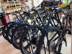Nosotros 8 bicicletas MTB en tienda